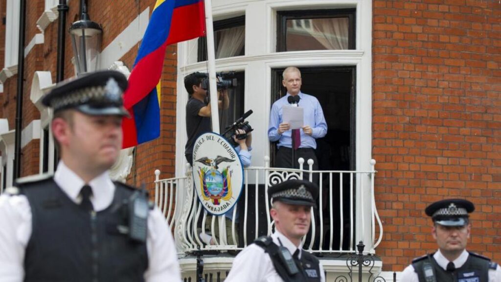 Julian Assange en la Embajada de Ecuador en Londres