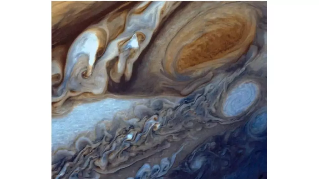 Esta imagen de Júpiter ha sido compuesta con fotografías tomadas por la sonda Voyager 1