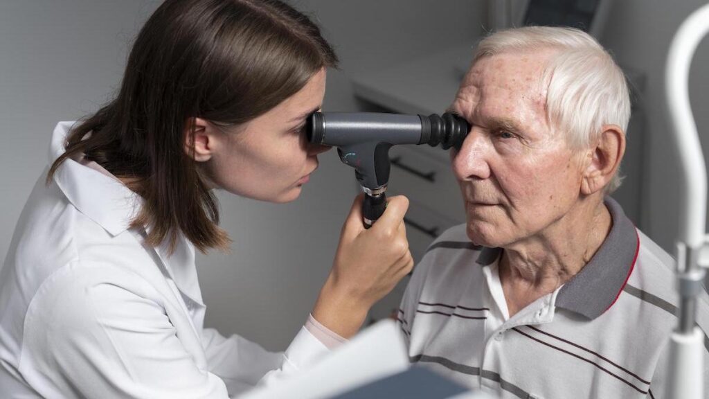 Los ojos también envejecen con los años y estas enfermedades se hacen más frecuentes