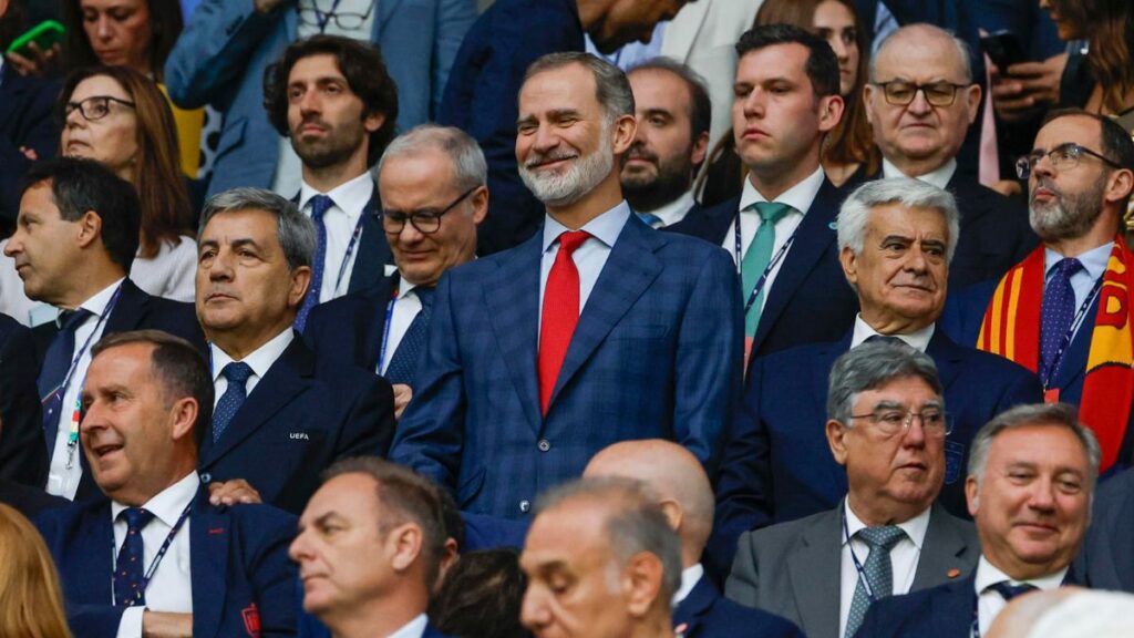 El rey Felipe VI en el palco del partido España-Italia de la Eurocopa