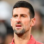 Novak Djokovic abandona Roland Garros antes de disputar los cuartos de final por una lesión en la rodilla