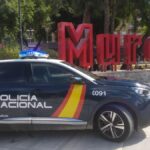 Vehículo de la Policía Nacional en la Plaza Circular de Murcia