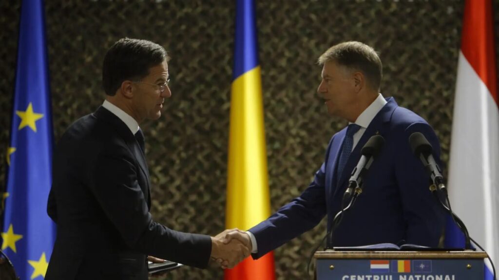 Mark Rutte, ministro de Países Bajos y Klaus Iohannis, presidente rumano