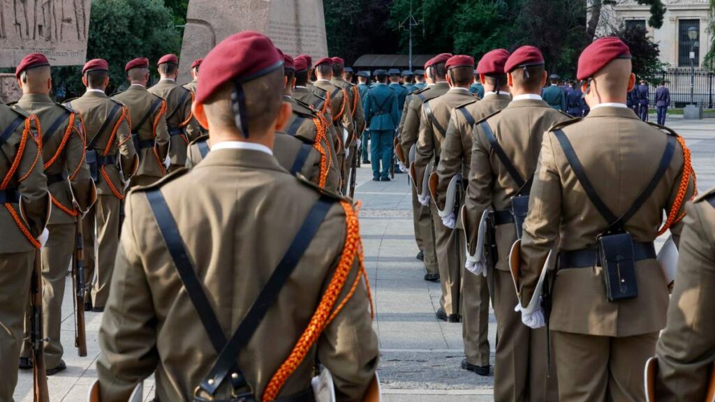 https://www.vozpopuli.com/espana/izado-solemne-bandera-de-espana-aniversario-proclamacion-rey.html