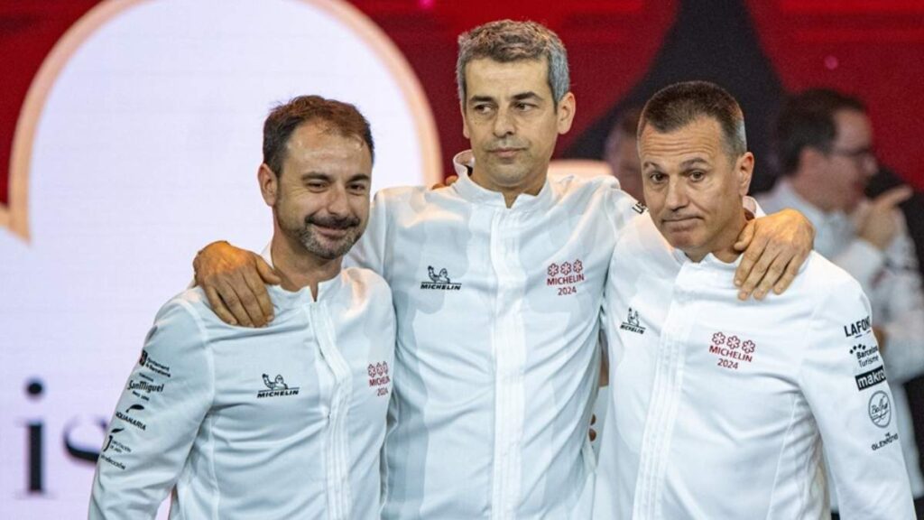 Los cocineros del restaurante Disfrutar: Eduard Xatruch, Oriol Castro y Mateu Casañas