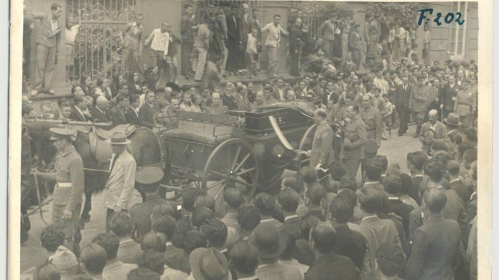 Franco el 17 de julio de 1936 en Las Palmas antes de desplazarse a Marruecos presidió un funeral del gobernador militar Amado Balmes