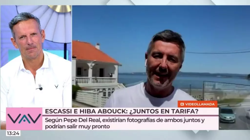 Álvaro Muñoz Escassi e Hiba Abouk, pillados en la playa de Tarifa