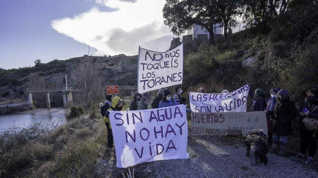 Vecinos protestan por la orden de demolición de la prensa de Los Toranes.