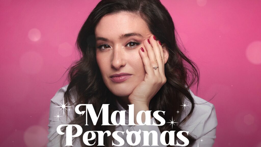 Victoria Martín, cómica y presentadora de Malas Personas, de Podimo