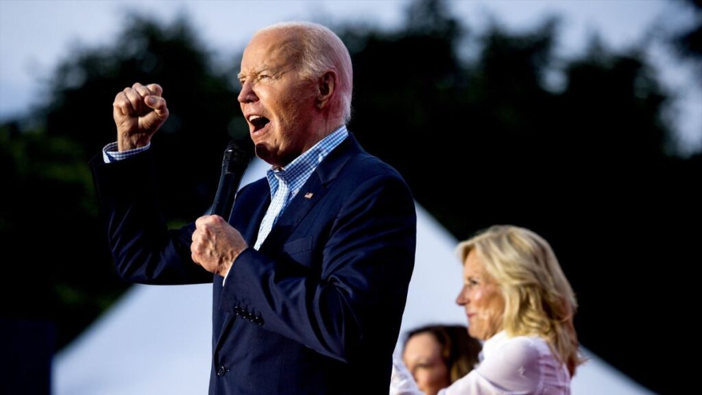 Biden acalla los rumores de abandono y asegura a sus congresistas que continuará en la carrera presidencial