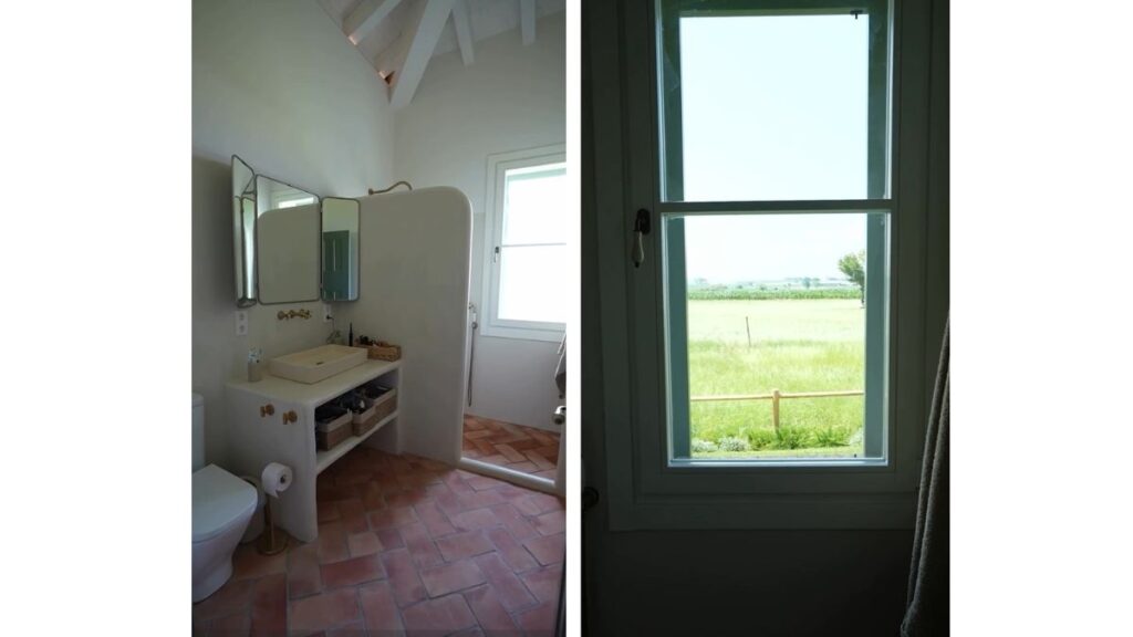 El baño de la habitación principal con vistas