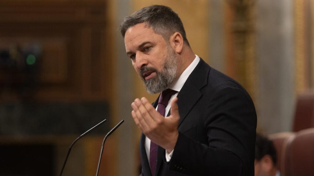Vox señala al PP por sus acuerdos con Sánchez y el cordón sanitario en Europa en plena crisis de las autonomías