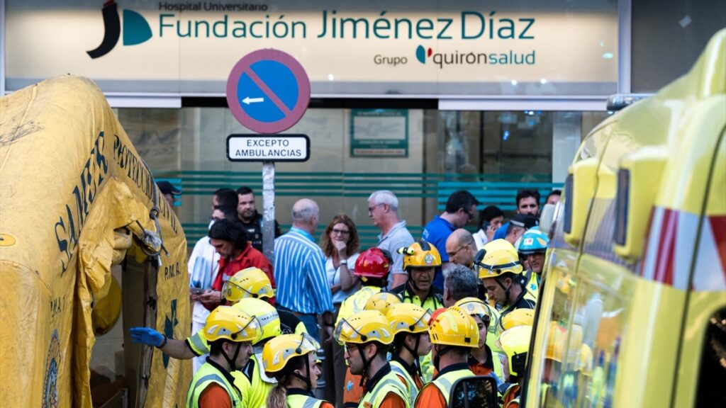 Un incendio ya extinguido obliga a evacuar pacientes de la Fundación Jiménez Díaz