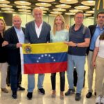 Parlamentarios del Partido Popular llegan al aeropuerto de Barajas tras ser expulsados de Venezuela