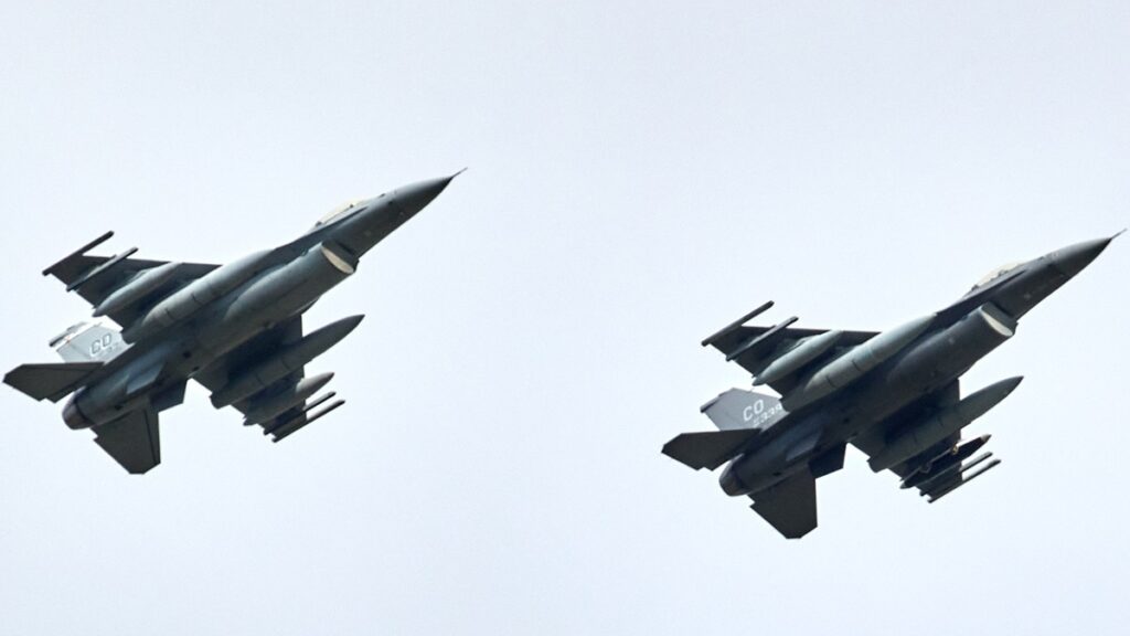 Países Bajos y Dinamarca anuncian el envío de cazas de combate F-16 a Ucrania