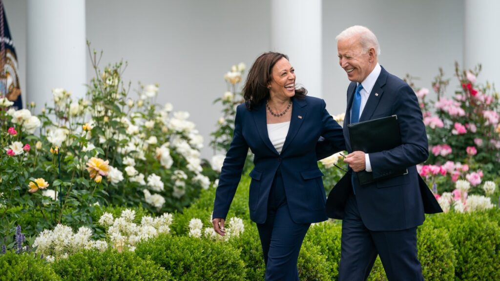 Biden apoya a Kamala Harris como su sustituta para las elecciones presidenciales de noviembre