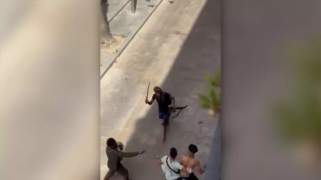 Una pelea con una catana en pleno centro de Barcelona deja un herido en el barrio del Raval