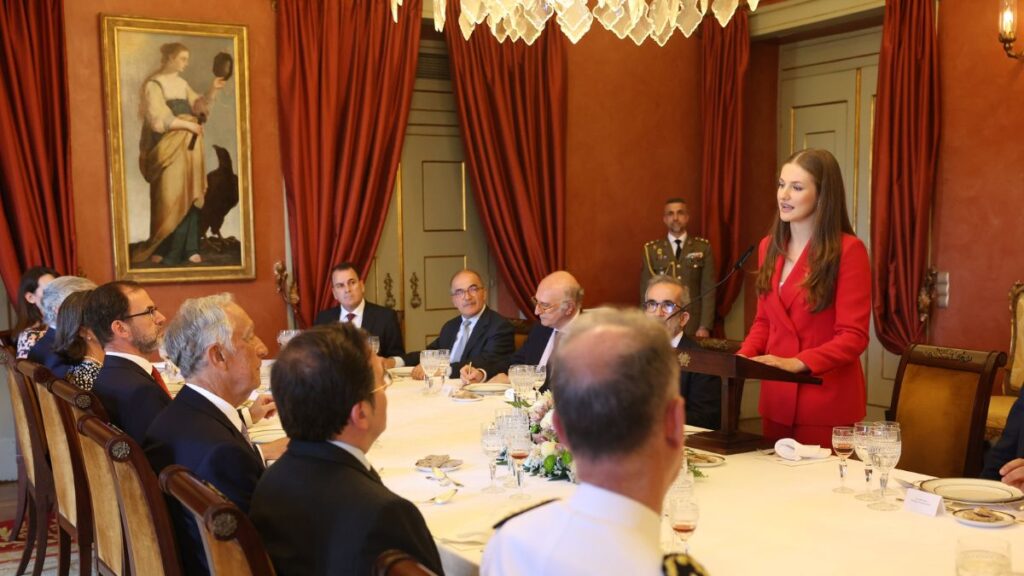 La princesa Leonor pronuncia un discurso con palabras en portugués en el almuerzo que ha dado Rebelo de Sousa en su honor