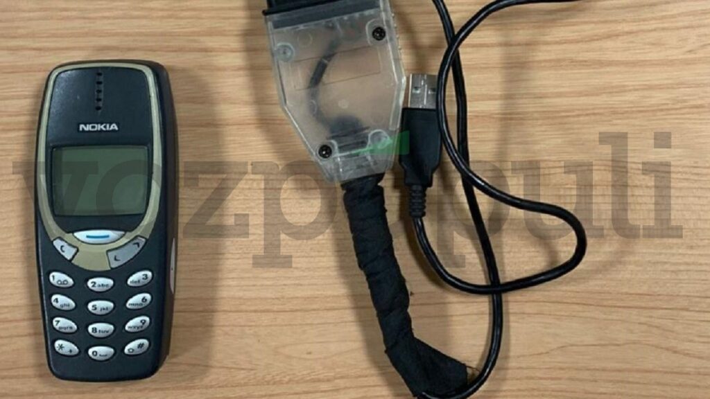 Un viejo Nokia 3310 para robar coches híbridos, el arma secreta del grupo desarticulado por la Guardia Civil