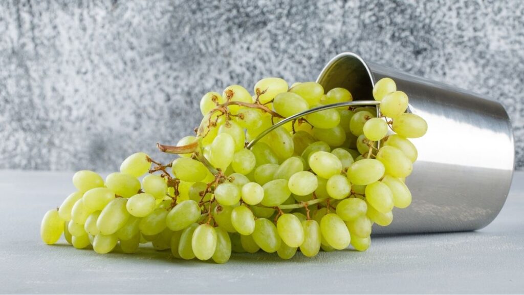 Uvas blancas, el alimento que previene las cataratas