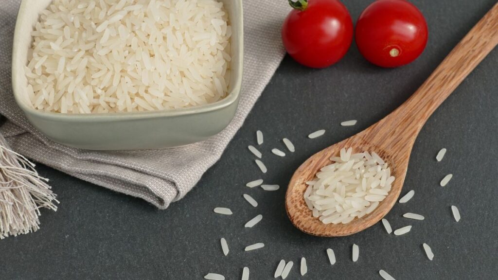La sencilla técnica para hacer arroz en el microondas en solo 10 minutos