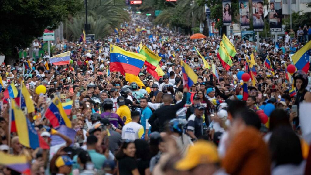 La oposición venezolana sale a las calles de Caracas para protestar por el supuesto fraude electoral de Maduro