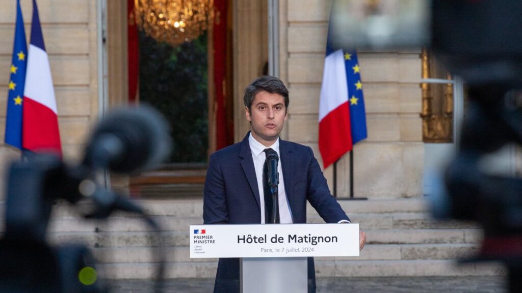 Emmanuel Macron pide a Gabriel Attal que siga siendo primer ministro 