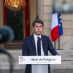 Emmanuel Macron pide a Gabriel Attal que siga siendo primer ministro "por el momento"