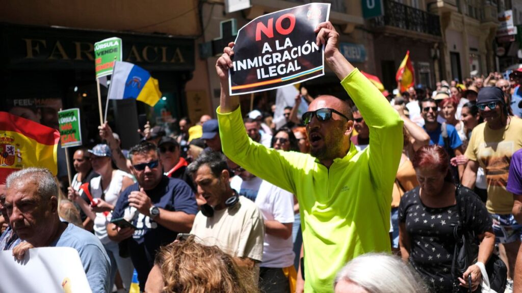 Manifestación en Santa Cruz de Tenerife contra la inmigración ilegal