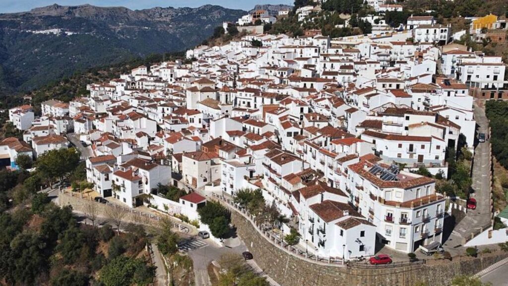 Estos son los 3 pueblos de España donde te pagan por vivir
