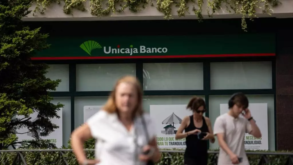 Unicaja duplica beneficios hasta junio gracias al impulso de los tipos de interés y la actividad comercial