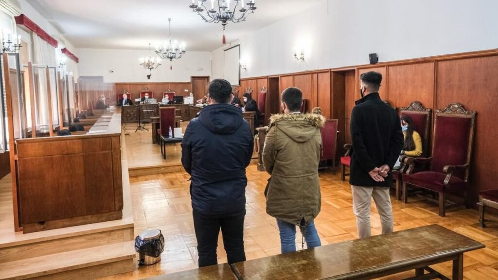 El Tribunal Supremo reduce 18 meses de la pena de prisión a 'la manada de Badajoz'