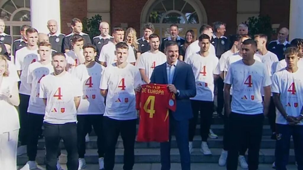 Pedro Sánchez recibe a la Selección de España en Moncloa