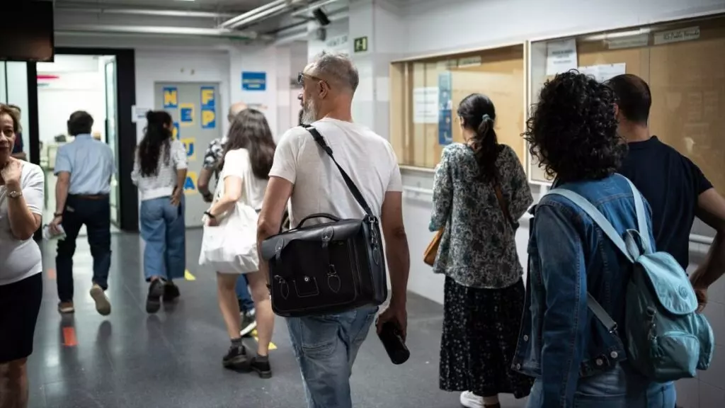 Los profesores catalanes estallan por los destinos este curso: a dos horas de casa y diferente especialización