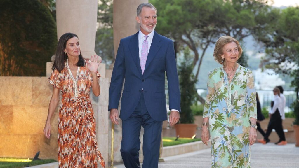 Los reyes Felipe y Letizia y doña Sofía