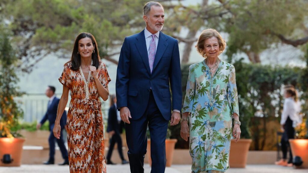 Los reyes Felipe y Letizia y doña Sofía