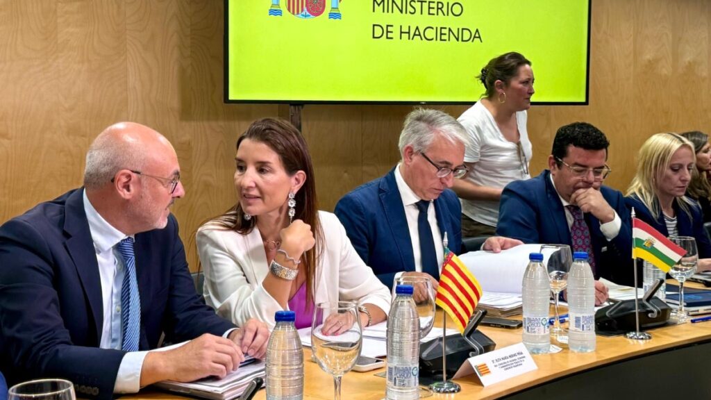 Montero no da oxígeno al Gobierno valenciano: pagará en 2025 más de 1.000 millones de intereses por la deuda