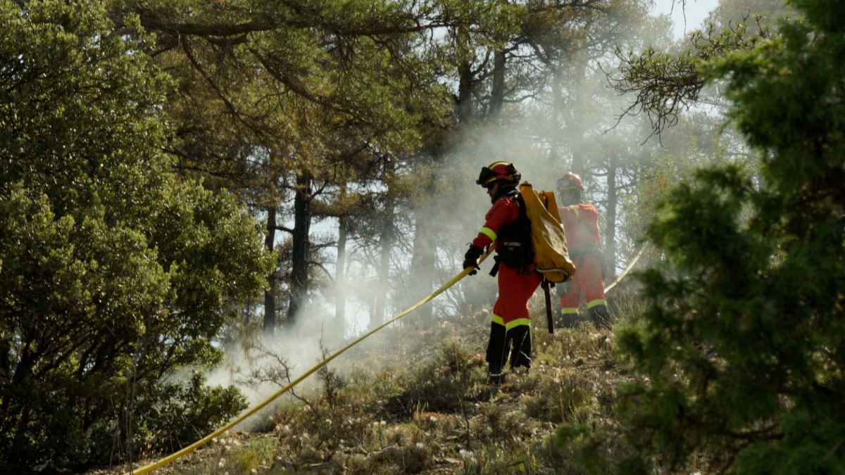 La UME interviniendo en el incendio forestal junto a Corbalán (Teruel)