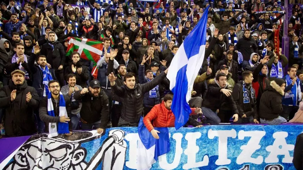 Aficionados de la Real Sociedad durante el partido de Liga en Primera División.