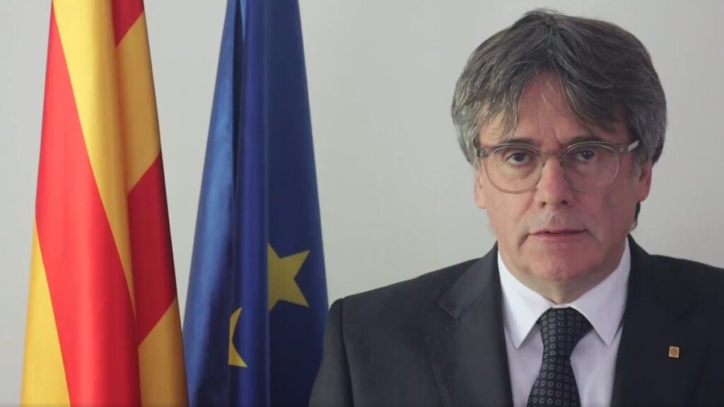 Puigdemont reaparece tras su huida de Barcelona y carga contra los jueces: 