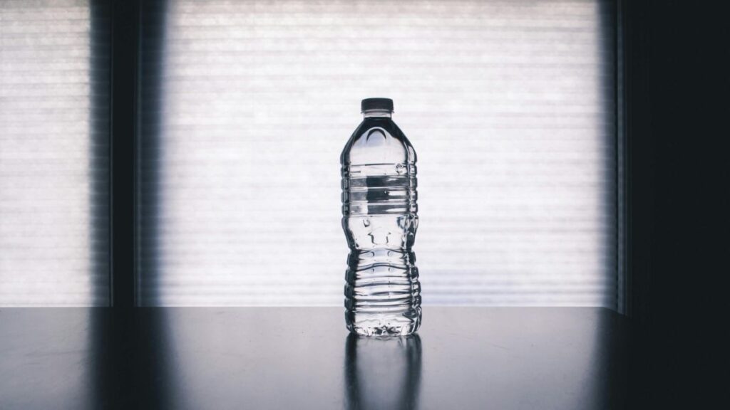 La marca de agua que se puede comprar todavía con los tapones de siempre