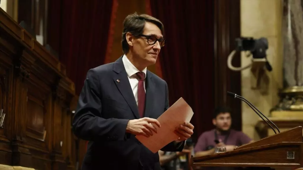 Salvador Illa, investido nuevo presidente de la Generalitat en pleno escándalo por la huida de Puigdemont