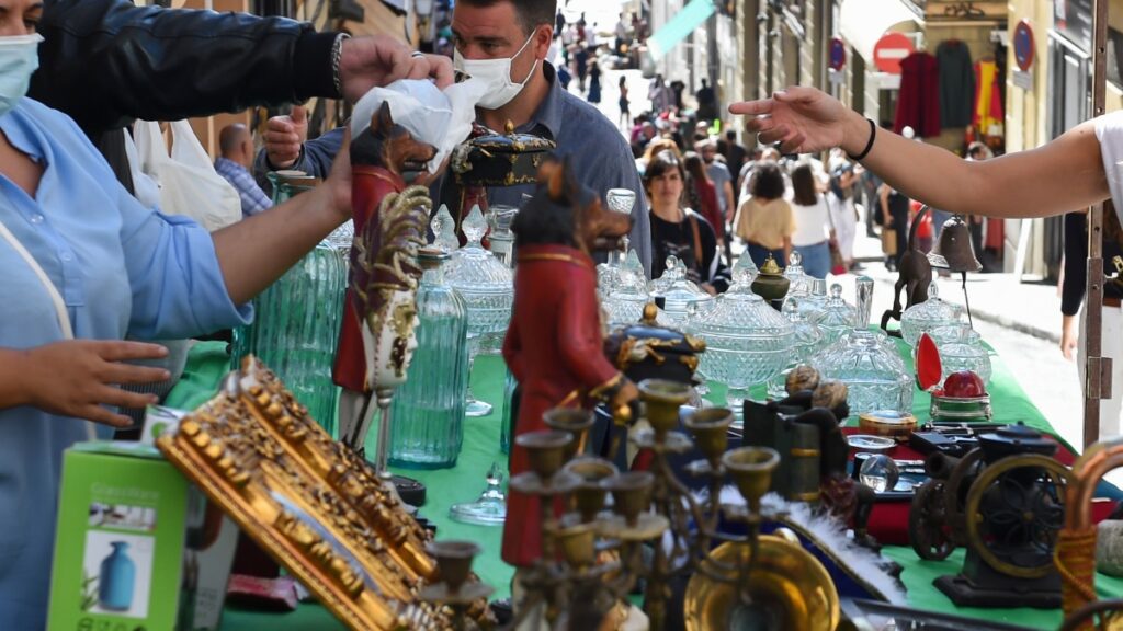 Comprando de segunda mano en El Rastro.