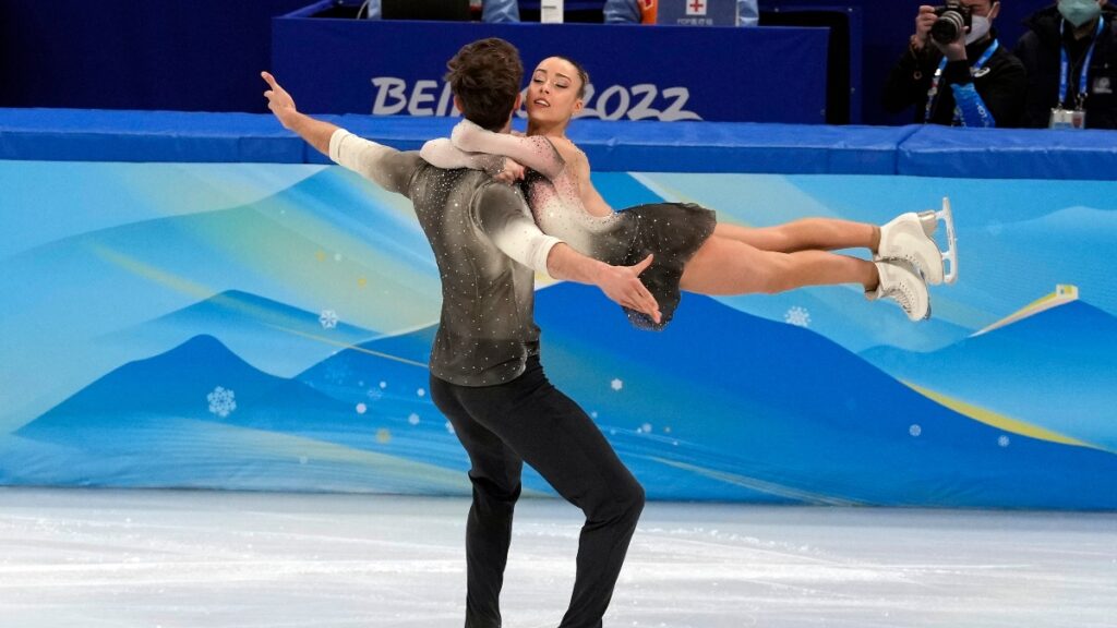 Laura Barquero y su compañero Marco Zandron durante los JJ. OO. de Pekín