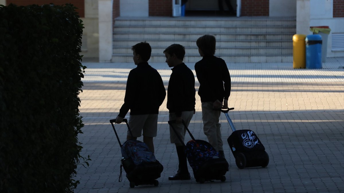 Profesores critican el cambio de horario escolar propuesto por la OCDE: "Se podrían tomar otras medidas"