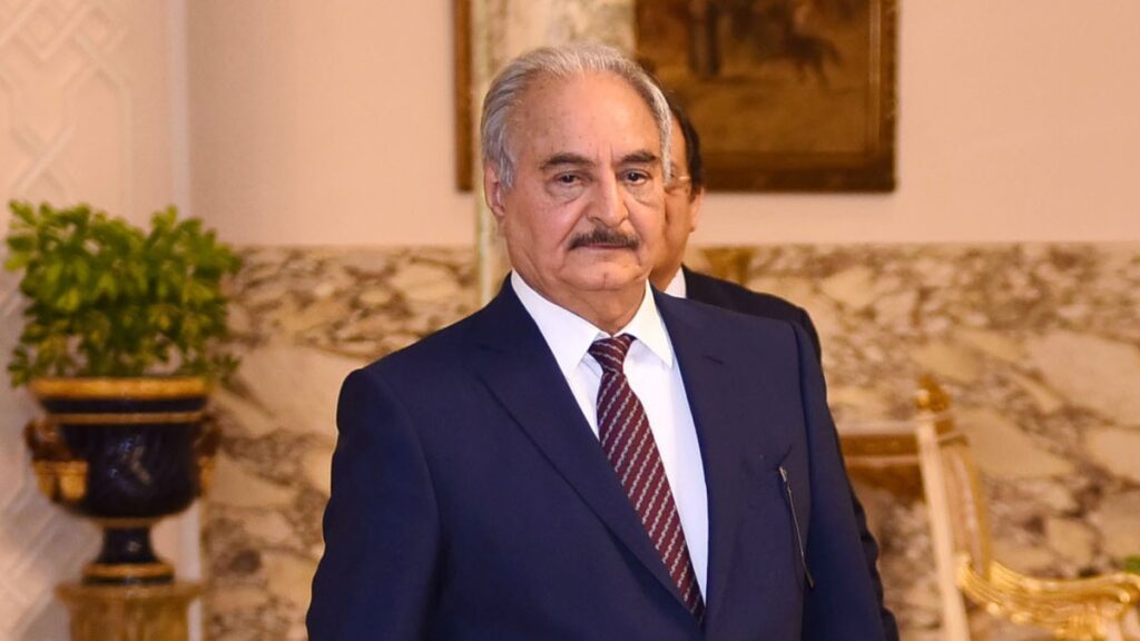 El señor de la guerra, el general Khalifa Haftar, en una foto de archivo.