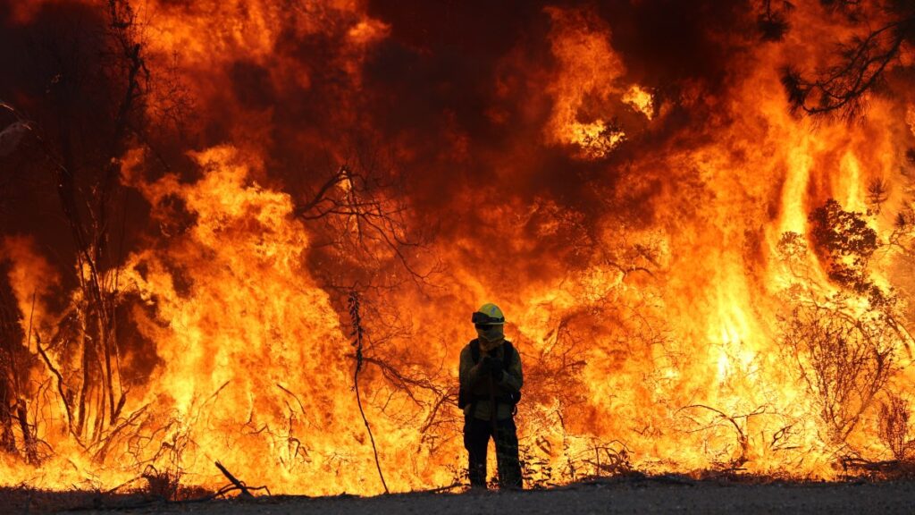 El peor incendio de California avanza sin control