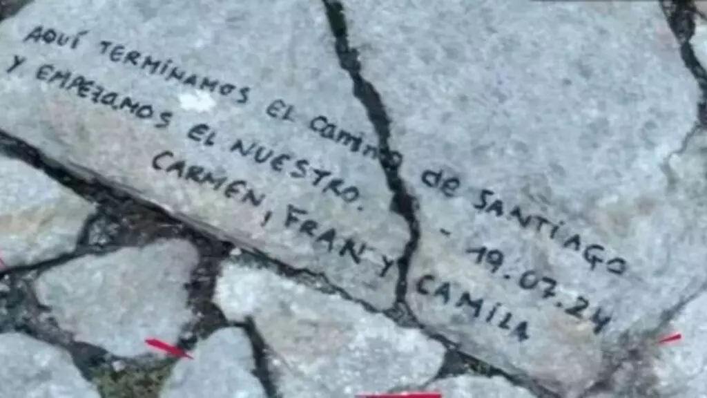 Continúan los actos incívicos contra el patrimonio de Santiago de Compostela