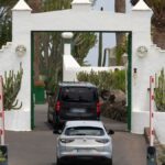 El presidente del Gobierno de España, Pedro Sánchez, ha llegado este lunes a Lanzarote para pasar sus vacaciones familiares en la residencia de La Mareta.