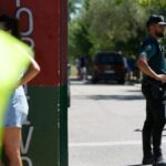 Un agente de la Guardia Civil vigila la entrada al campo de fútbol de Mocejón (Toledo)